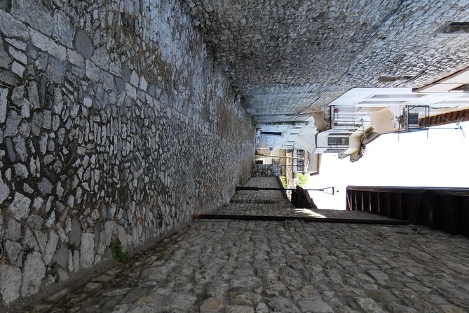 Berat Cultural Tour by 1001 Albanian Adventures - Onufri Museum in St. Mary of Blachernae: small room, specific art context