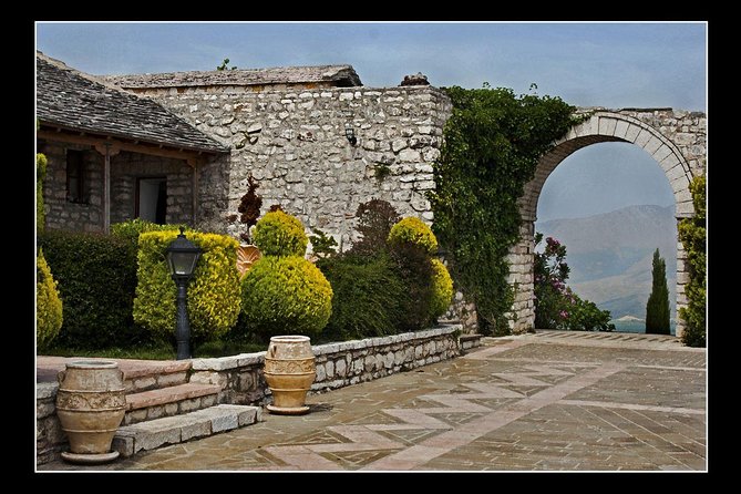 Butrint, Ksamil, Blue Eye, Lekuresi Castle. All-in-one daytrip. - Transport and day rhythm: what the included WiFi and AC can’t fix
