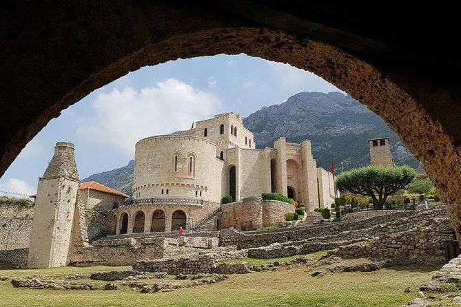 Kruje - Day Tour by ADRIATIK TOURS LLC - Skënderbeu’s Museum: A Memorial-Style Building and a Clear Focus