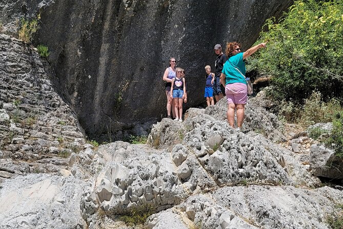 Outdoor Experience in Amantia Archeological Park & Brataj Bidge - Stop 1: Drashovice memorial and the Drashovice Bridge