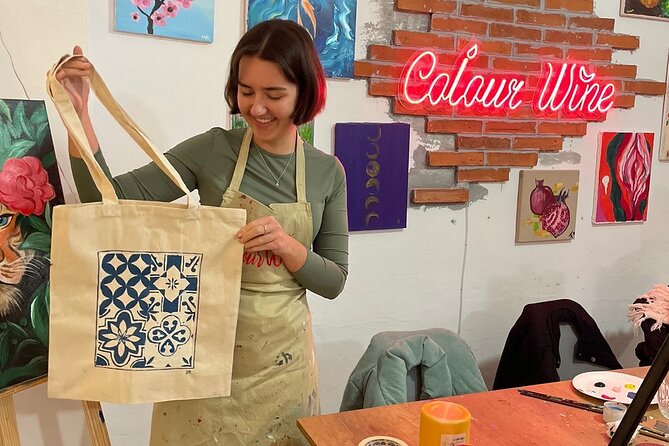 Painting on Tote Bags Workshop with Welcome Drink - Your 2-Hour Flow: From Blank Tote to Finished Souvenir