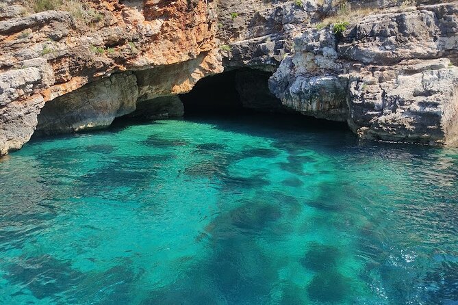 Private 6 H Boat Dafina Bay & Bear's Bay - Karaburun-Sazan: why this half-day feels special