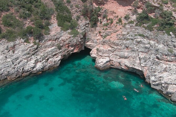 Private 6 H Boat Dafina Bay & Bear's Bay - Getting to the boat in Vlore is simple