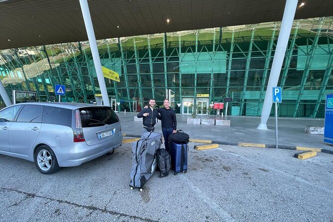 Private Transfers from Tirana International Airport to Sarandë - What you need to share for a smooth pickup