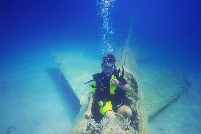 Scuba Diving in MIG-21 wreck - The underwater experience at the MIG-21: what to look for