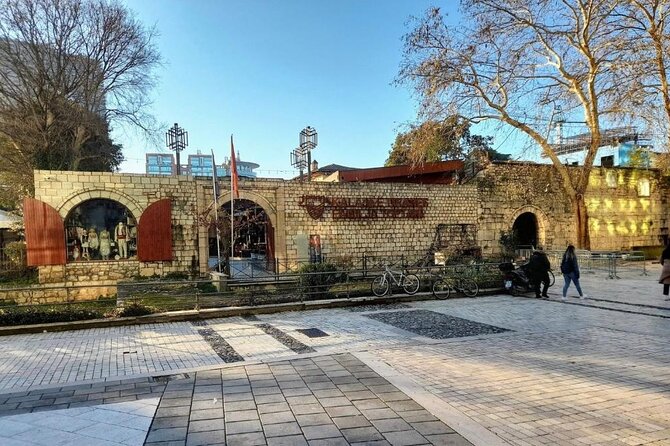 Tour a Piedi di Tirana - Skanderbeg Square, monuments, and the city’s big picture